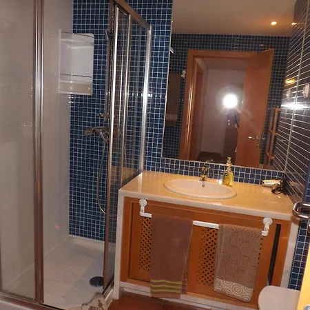 Charming Ocean View דירה *